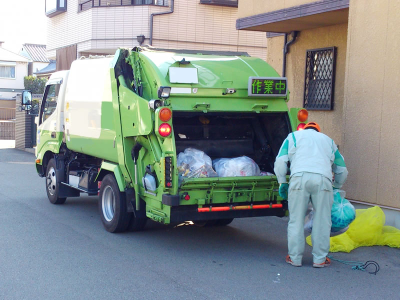 Cleaning truck